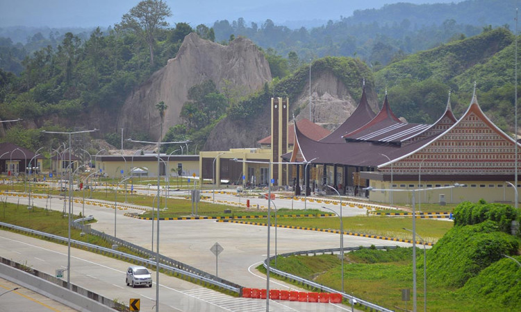 Tol Padang-Pekanbaru Seksi Padang-Sicincin Mulai Beroperasi