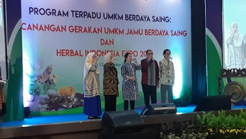 BPOM Serahkan 34 Sertifikat CPOTB untuk 34 UMKM Jamu