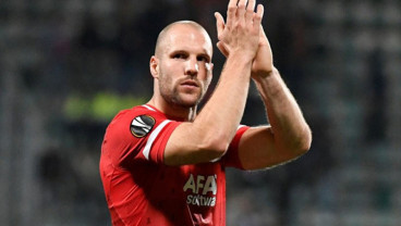 Cedera Lutut, Mantan Bek Timnas Belanda Ron Vlaar Pensiun