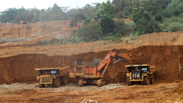 Harga Nikel & Batu Bara Lesu, Kinerja Industri Alat Berat Ikut Loyo