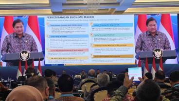 Airlangga: RI Berpeluang Rebut Pasar Tekstil dan Alas Kaki Vietnam & China di AS